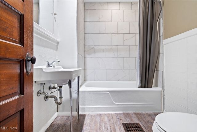 1477 W 116th Street, Cleveland, OH 44102