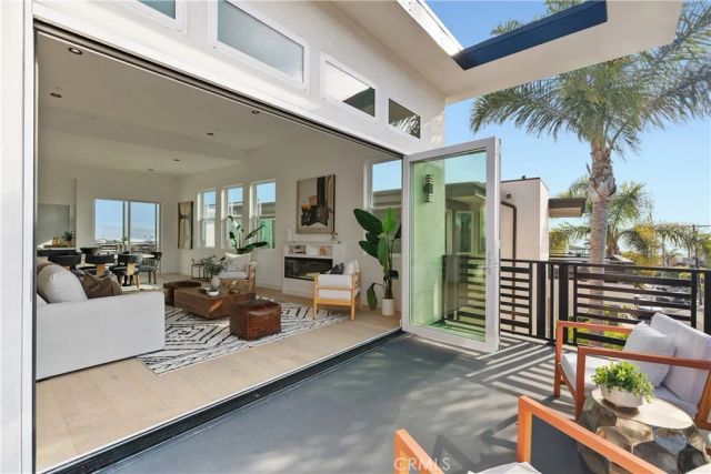 1022 17th Street, Hermosa Beach, CA 90254