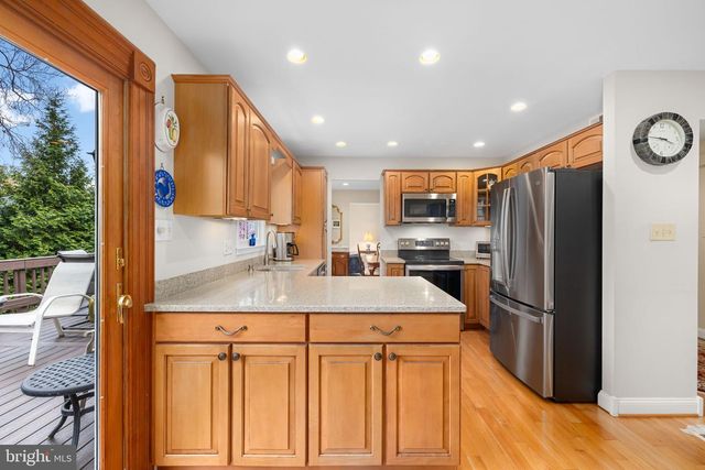 6964 CONSERVATION DR, Springfield, VA 22153