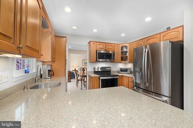 6964 CONSERVATION DR, Springfield, VA 22153