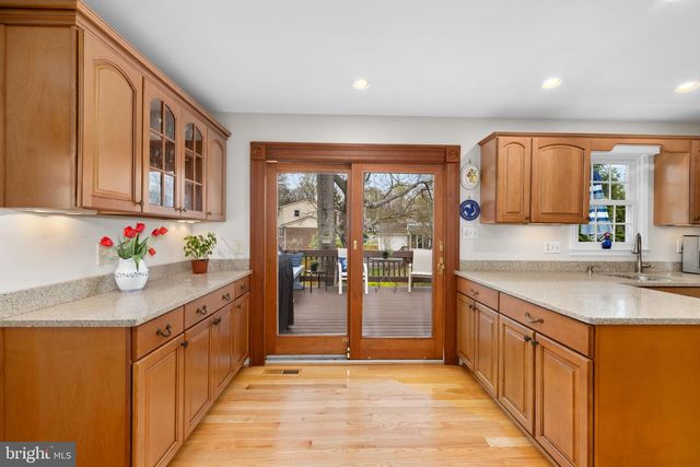 6964 CONSERVATION DR, Springfield, VA 22153