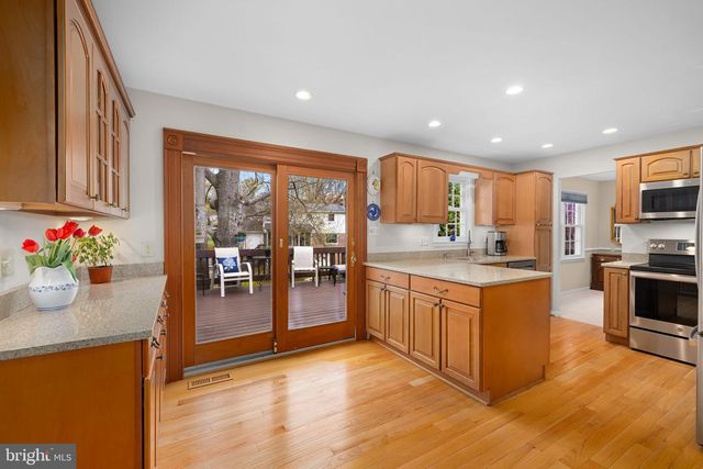 6964 CONSERVATION DR, Springfield, VA 22153