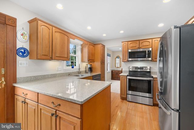 6964 CONSERVATION DR, Springfield, VA 22153