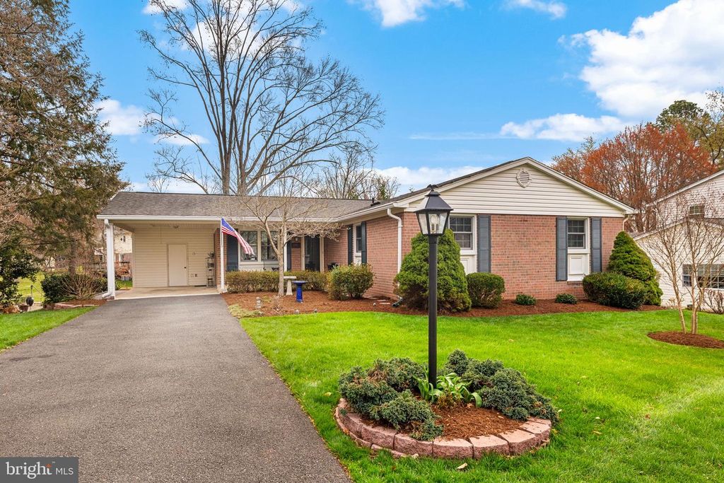 6964 CONSERVATION DR, Springfield, VA 22153