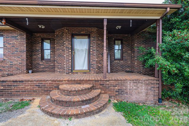 7141 Knobs Landing, Connelly Springs, NC 28612