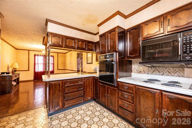 7141 Knobs Landing, Connelly Springs, NC 28612