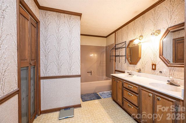 7141 Knobs Landing, Connelly Springs, NC 28612