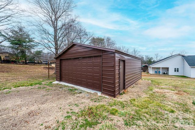 7141 Knobs Landing, Connelly Springs, NC 28612