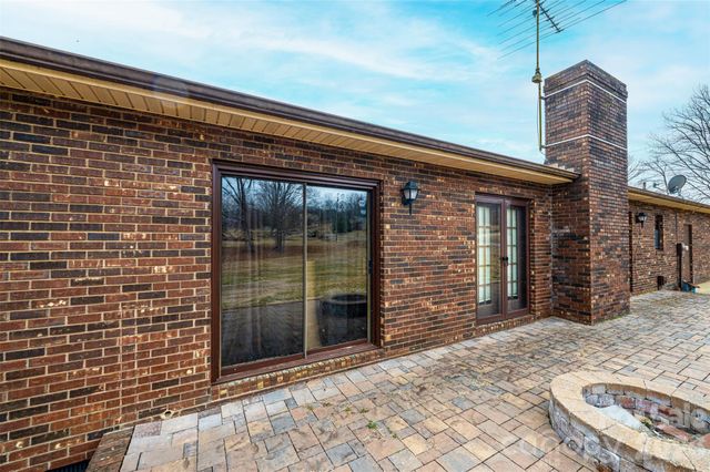 7141 Knobs Landing, Connelly Springs, NC 28612