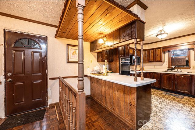 7141 Knobs Landing, Connelly Springs, NC 28612