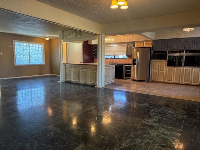 1717 E Crescent Dr, Odessa, TX 79761