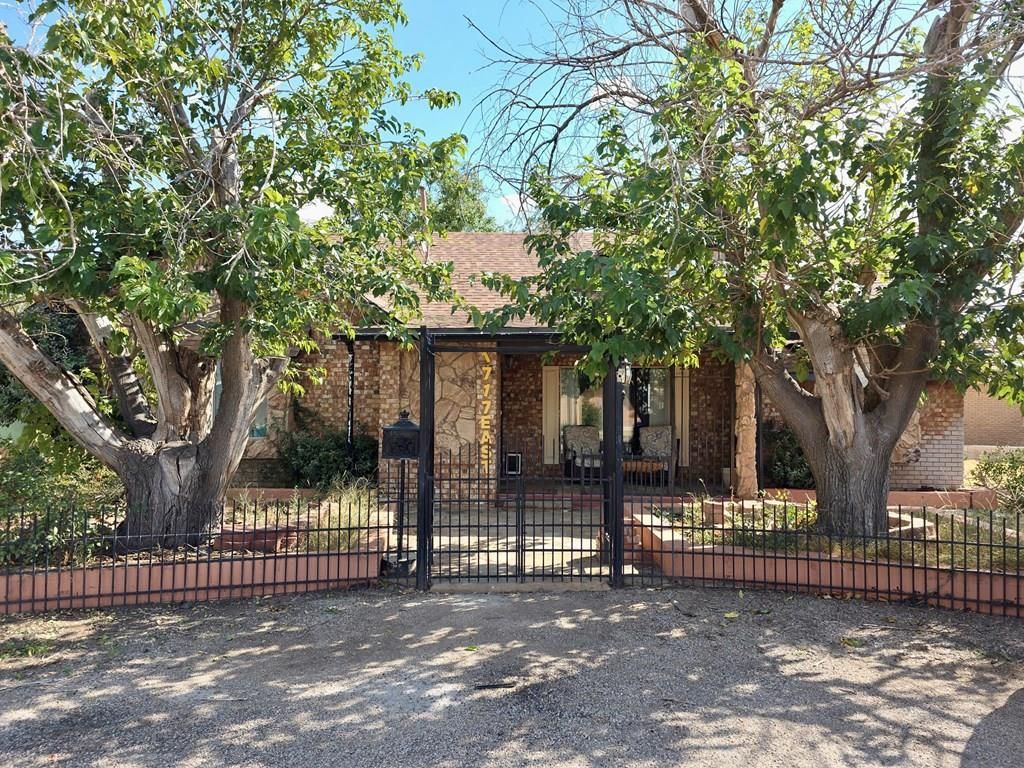 1717 E Crescent Dr, Odessa, TX 79761