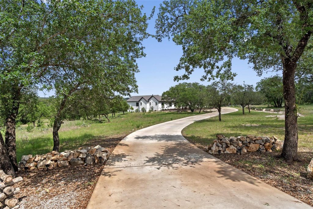 1805 Performer RD, Spicewood, TX 78669