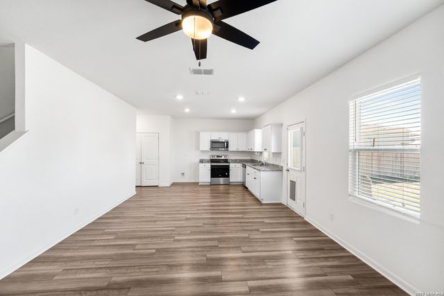 5639 PEARL MDW, Converse, TX 78109