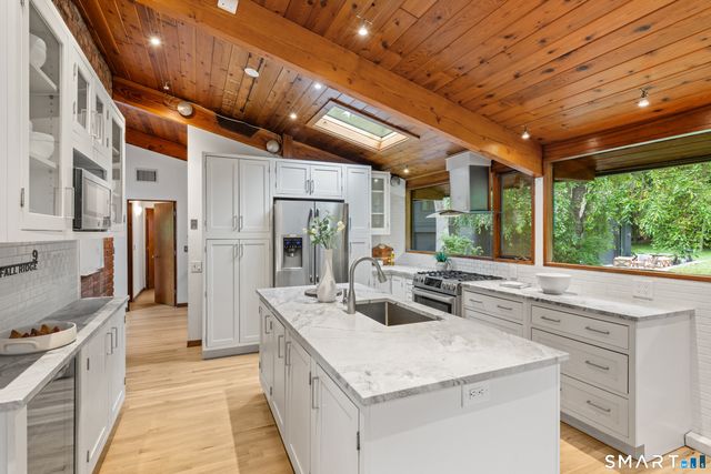 9 Fall Ridge Road, Weston, CT 00688