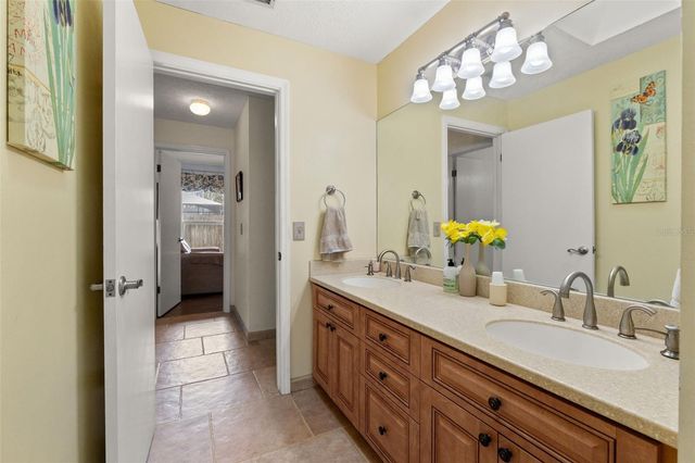 2803 CORRIE WAY, Tampa, FL 33618