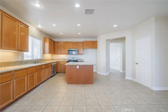 8848 Palo Alto, Hesperia, CA 92344