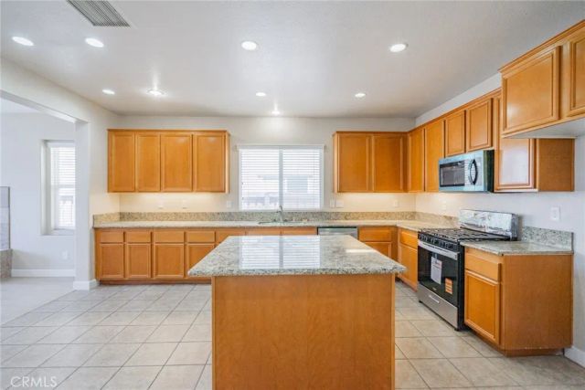 8848 Palo Alto, Hesperia, CA 92344