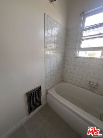 6130 S Hobart Boulevard, Los Angeles, CA 90047