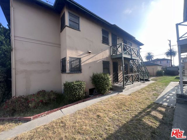 6130 S Hobart Boulevard, Los Angeles, CA 90047