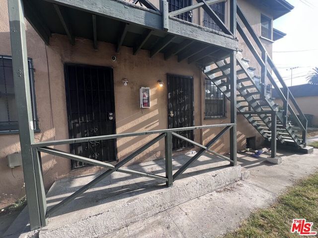 6130 S Hobart Boulevard, Los Angeles, CA 90047