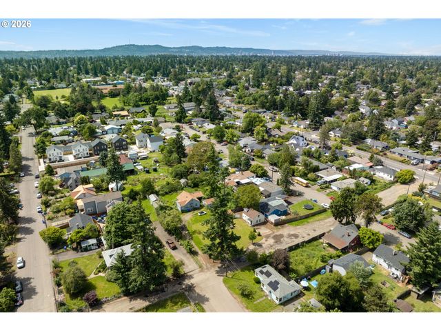 7931 Se MALDEN Ct, Portland, OR 97206