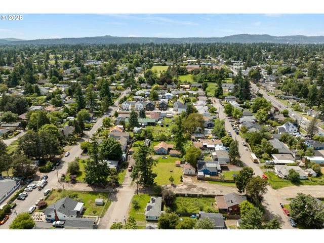 7931 Se MALDEN Ct, Portland, OR 97206