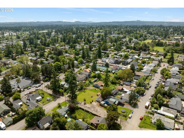 7931 Se MALDEN Ct, Portland, OR 97206