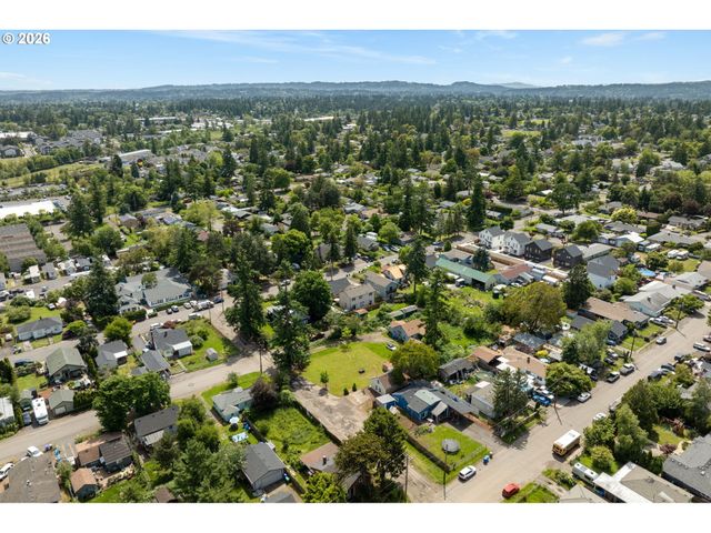 7931 Se MALDEN Ct, Portland, OR 97206