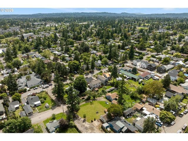 7931 Se MALDEN Ct, Portland, OR 97206