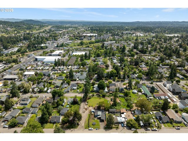 7931 Se MALDEN Ct, Portland, OR 97206