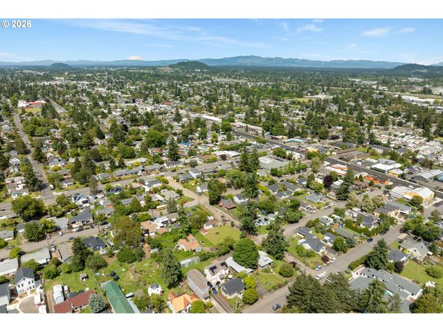 7931 Se MALDEN Ct, Portland, OR 97206