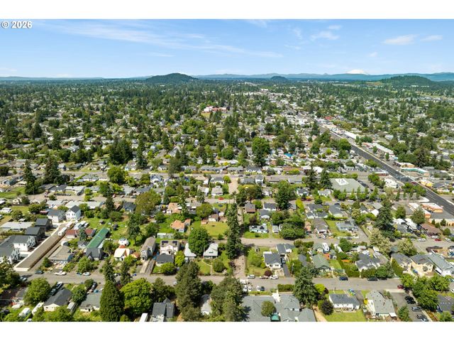 7931 Se MALDEN Ct, Portland, OR 97206