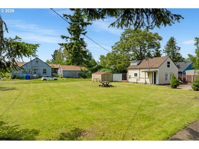 7931 Se MALDEN Ct, Portland, OR 97206