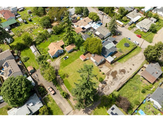 7931 Se MALDEN Ct, Portland, OR 97206