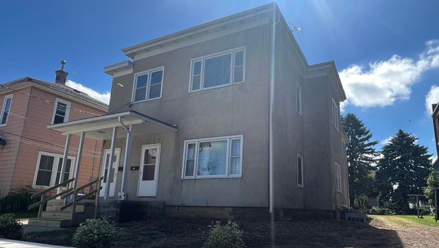 210 N Locust Avenue, New Hampton, IA 50659