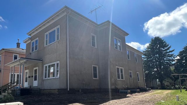 210 N Locust Avenue, New Hampton, IA 50659