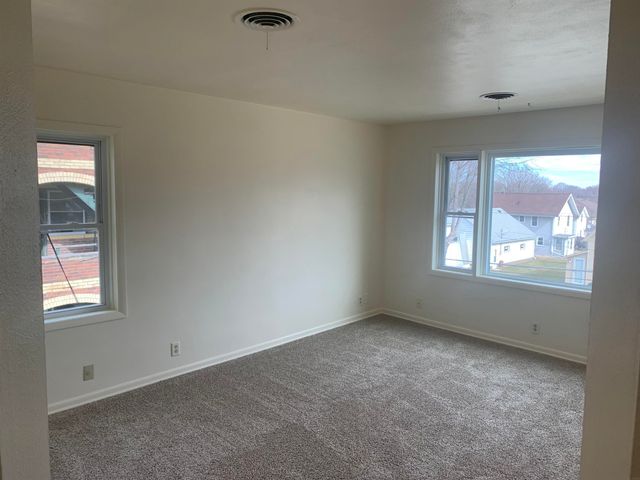 210 N Locust Avenue, New Hampton, IA 50659