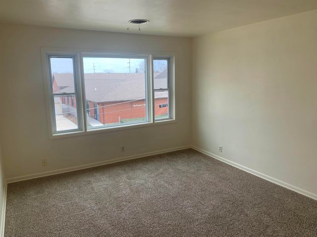 210 N Locust Avenue, New Hampton, IA 50659