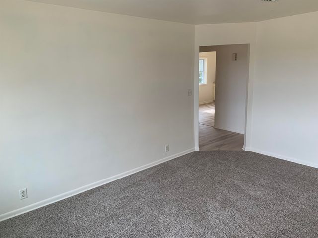 210 N Locust Avenue, New Hampton, IA 50659