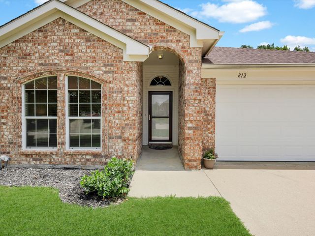 812 Joshua Drive, Burleson, TX 76028