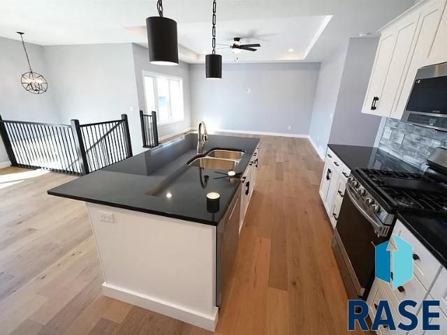 501 N Corsair Cir Circle, Sioux Falls, SD 57110