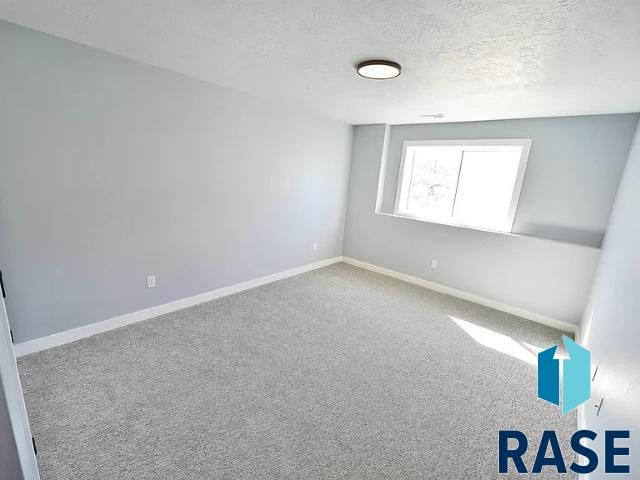 501 N Corsair Cir Circle, Sioux Falls, SD 57110