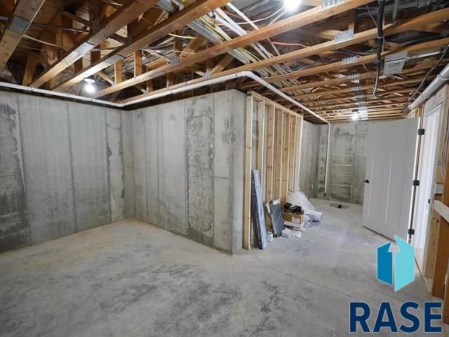 501 N Corsair Cir Circle, Sioux Falls, SD 57110