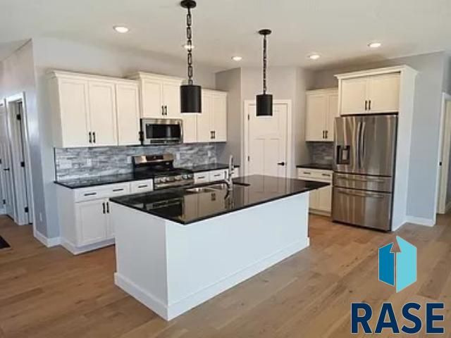 501 N Corsair Cir Circle, Sioux Falls, SD 57110