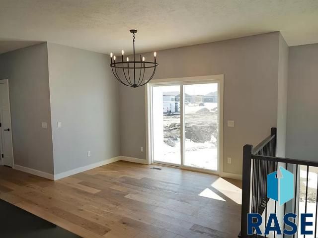 501 N Corsair Cir Circle, Sioux Falls, SD 57110