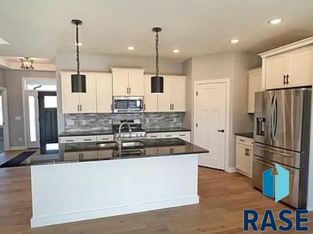 501 N Corsair Cir Circle, Sioux Falls, SD 57110