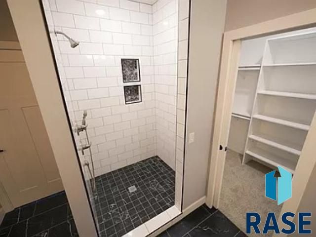 501 N Corsair Cir Circle, Sioux Falls, SD 57110