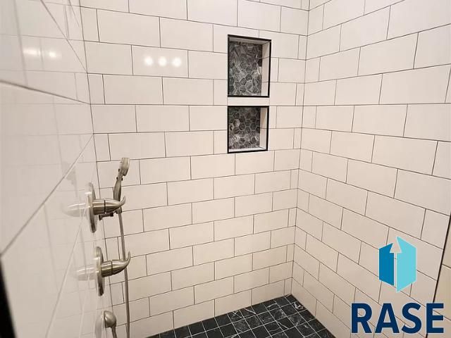 501 N Corsair Cir Circle, Sioux Falls, SD 57110