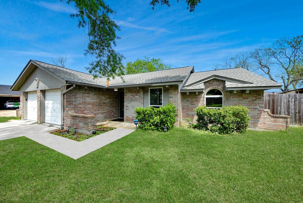 10327 Sageburrow Drive, Houston, TX 77089
